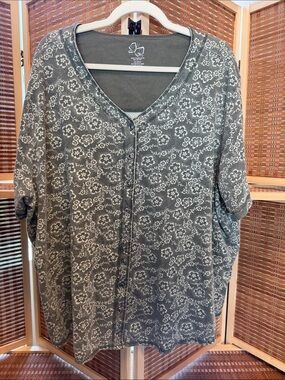 Unlisted Gray Floral Button-Down Top N0327